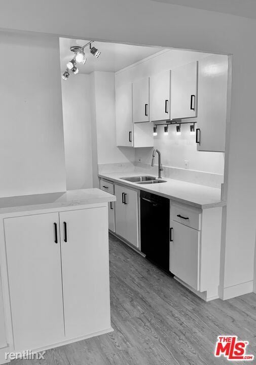 Building Photo - 1 br, 1.5 bath Condo - 10501 Wilshire Blvd...