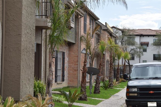 Foto del edificio - 14814 Perthshire Rd