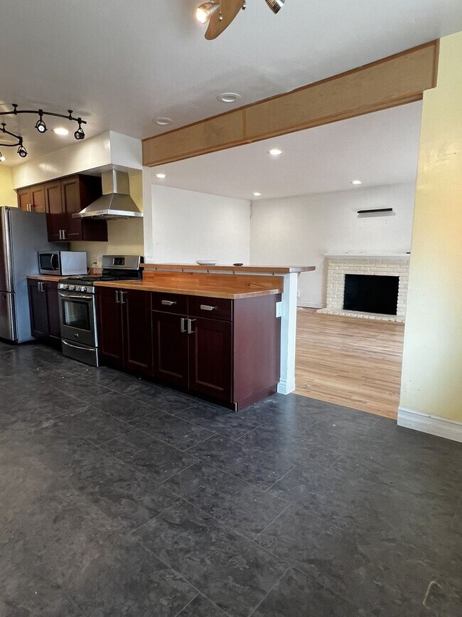 Building Photo - 2010 Windsor Way Reno, NV 89503
