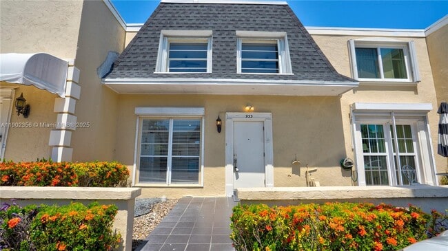 Building Photo - 933 NE 24th Ave