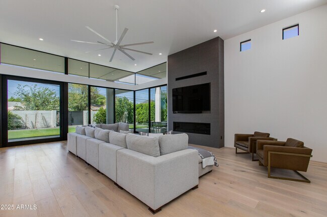 Foto del edificio - 4002 E Avalon Dr