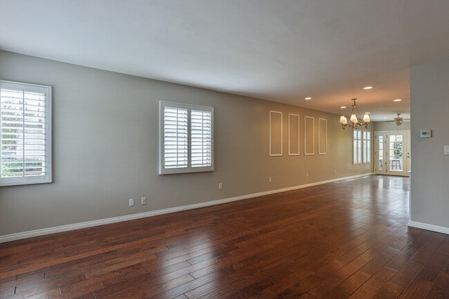 Comedor - 5907 Yarmouth Ave