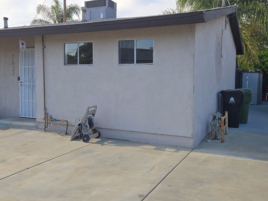 Primary Photo - 7637 N Claybeck Ave