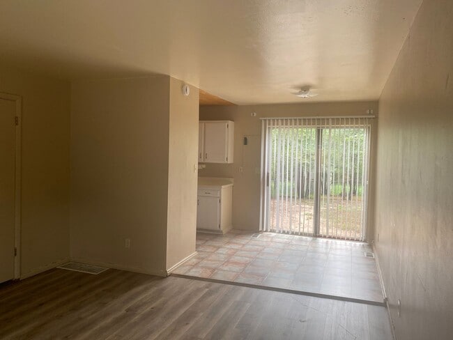 Foto del edificio - 235-235 Crestone Ave