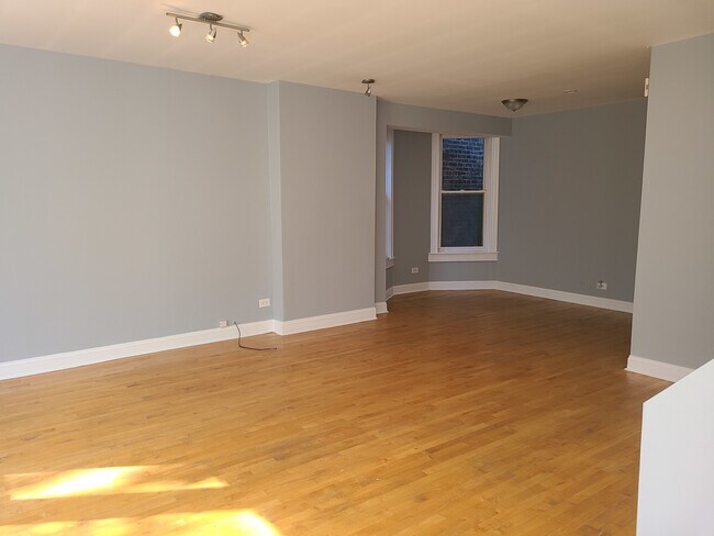 Foto del edificio - 1338 N Claremont Ave
