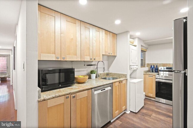 Building Photo - 2509 17th St NW