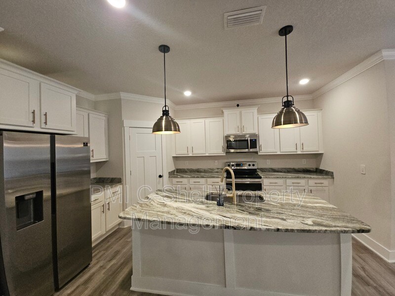 Foto principal - 6047 Twenty One Oaks Dr