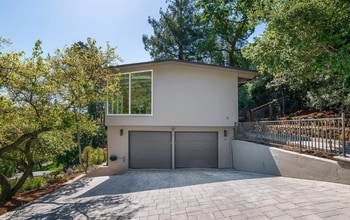Building Photo - 5 Oak Springs Dr