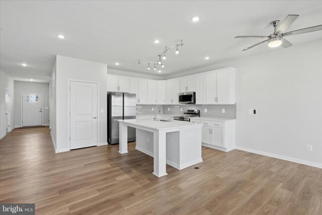 Building Photo - 148 Huntwell W Ave