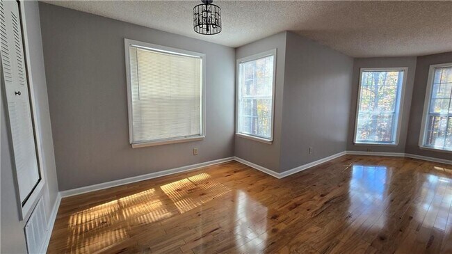 Foto del edificio - 1313 Red Deer Way