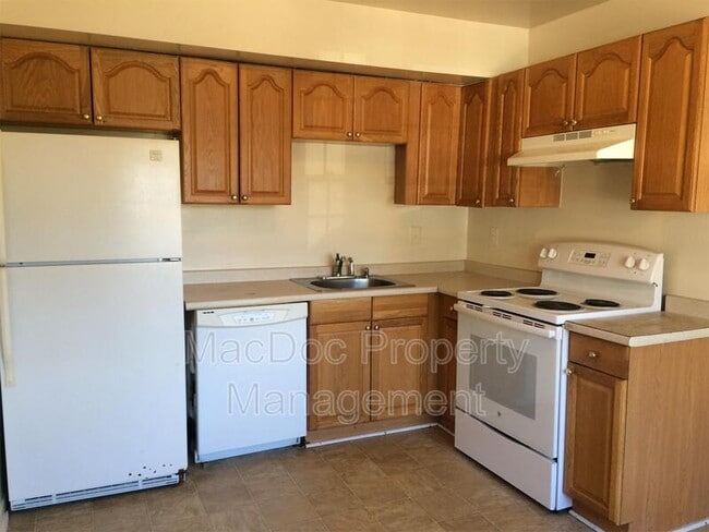 Building Photo - 14674 Pinon Ct