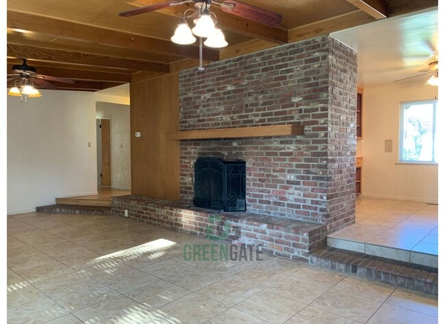 Building Photo - 338 3rd St