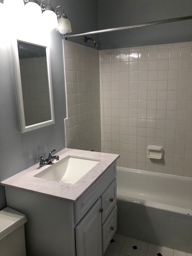 Foto del edificio - 3887 Rodman St NW