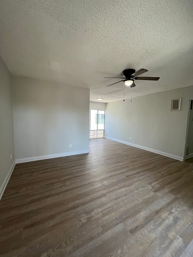 Building Photo - 641 W 92nd St