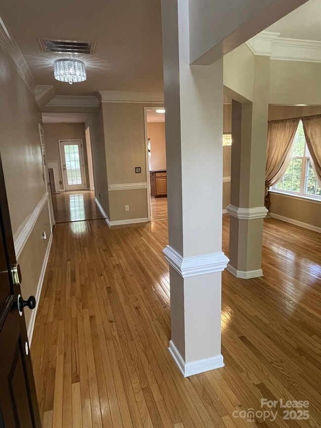 Foto del edificio - 8619 Delamere Ln