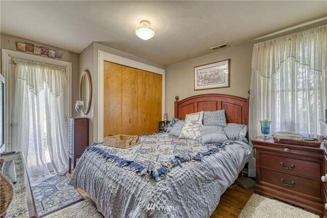 Building Photo - 520 Buena Vista Ave