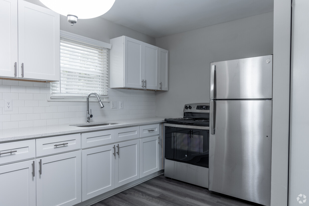 2BR, 1BA - Forest Ridge Apartments