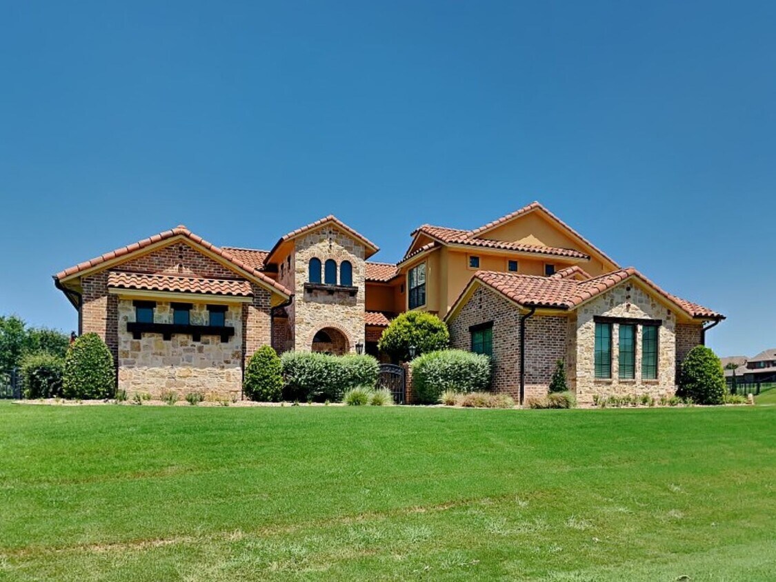 Foto principal - Experience Resort-Style Living in the Prestigious Gated Community of Bella Flora.