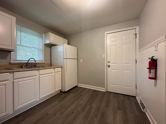 Building Photo - Cute 2BR house for rent in Oakwood!