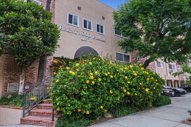 Foto del edificio - 11670 W Sunset Blvd