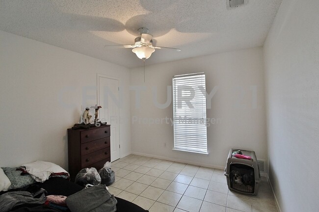 Building Photo - Nicely Updated 3/2/2 Home in Charming Arli...