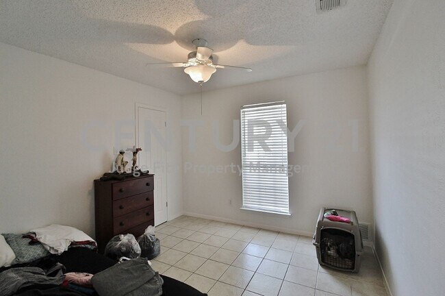 Foto del edificio - Nicely Updated 3/2/2 Home in Charming Arli...