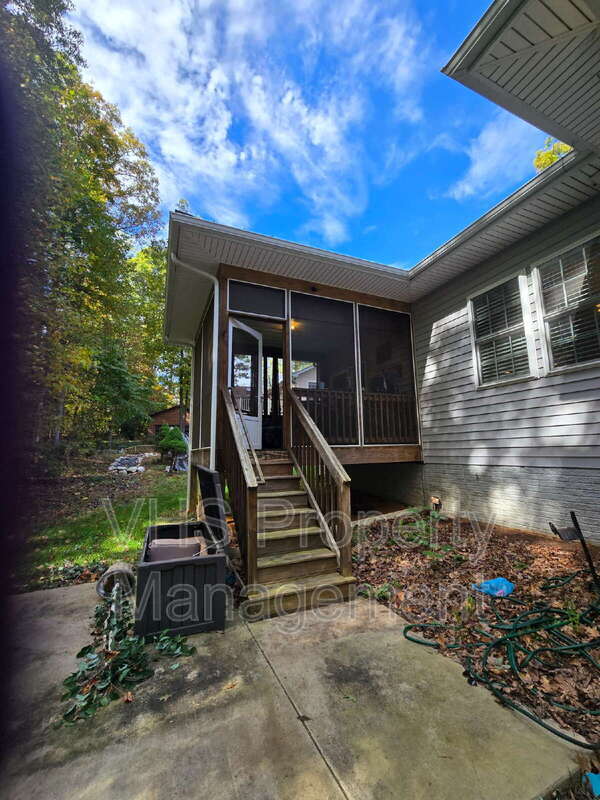 Foto del edificio - 2400 Lakeview Pkwy