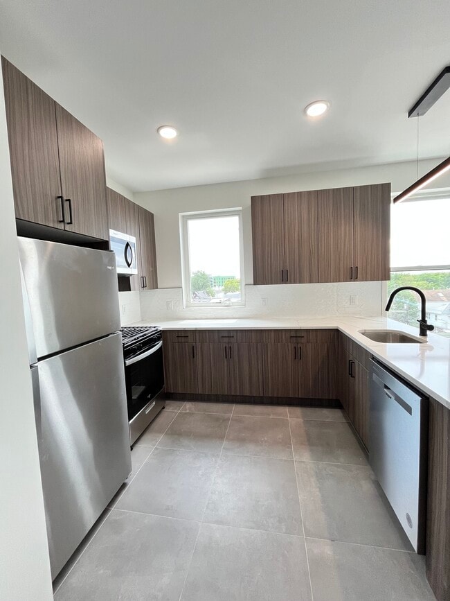 132 Mallory Ave 501 - 138 Mallory Ave