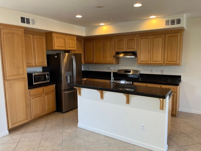 Building Photo - Bright Corner 3BD/3BA Townhome Near BART & Great Mall!