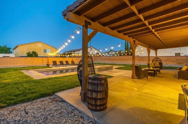 Foto del edificio - 44112 Sierra Vista Dr