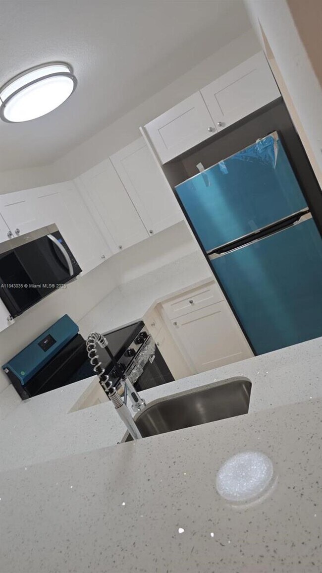 Building Photo - 1095 W 77th St