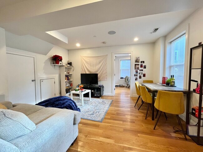 Foto del edificio - 721 Parker St