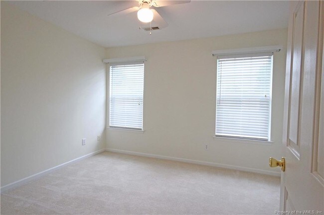 Building Photo - 4012 Oakwood Dr