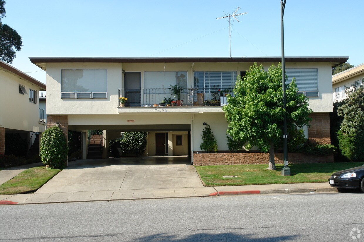Building Photo - 131 S Magnolia Ave