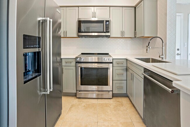 Building Photo - 1000 Crystal Way