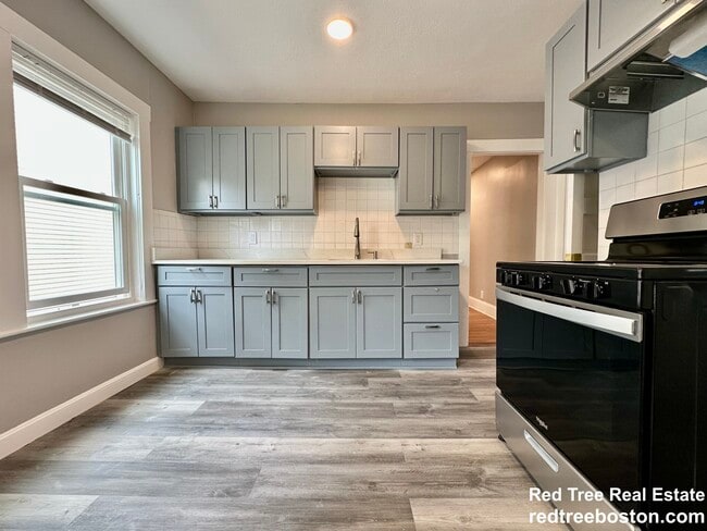 Building Photo - 8 Mortimer Pl