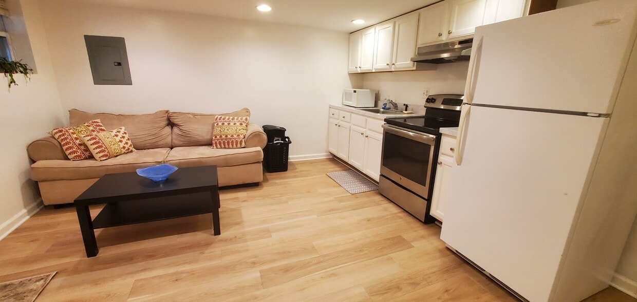 Primary Photo - 4006 7th St NW