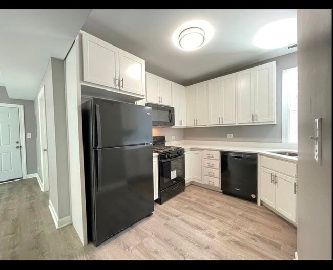 Building Photo - 5607 S Throop St