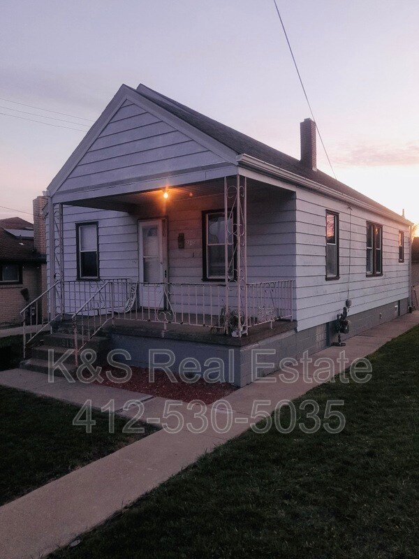 Building Photo - 919 School St