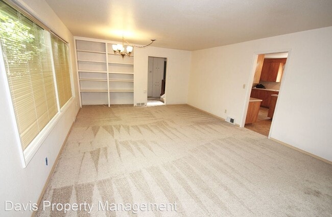 Building Photo - 5 br, 2 bath House - 10425 NE 124th ST