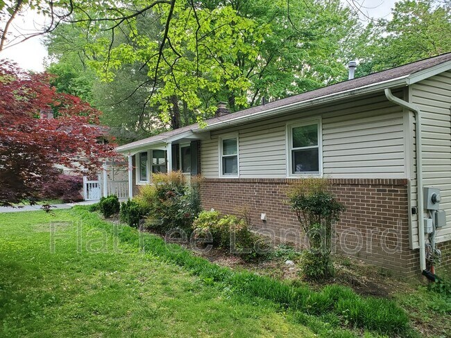 Building Photo - 7226 Ashview Dr