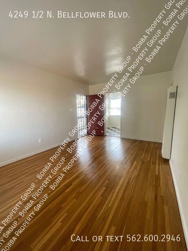 Building Photo - PET FRIENDLY UPSTAIRS 1 BEDROOM 1 BATHROOM...