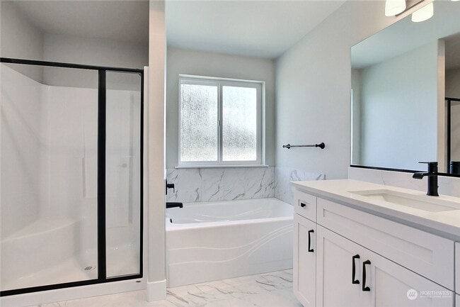 Foto del edificio - Spanaway Beautiful & Spacious Home! Apply ...