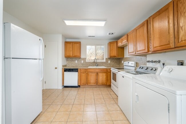 Building Photo - 1069 S 80 E