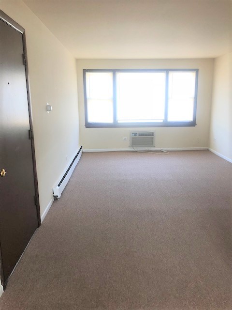 Building Photo - 1371 River Dr