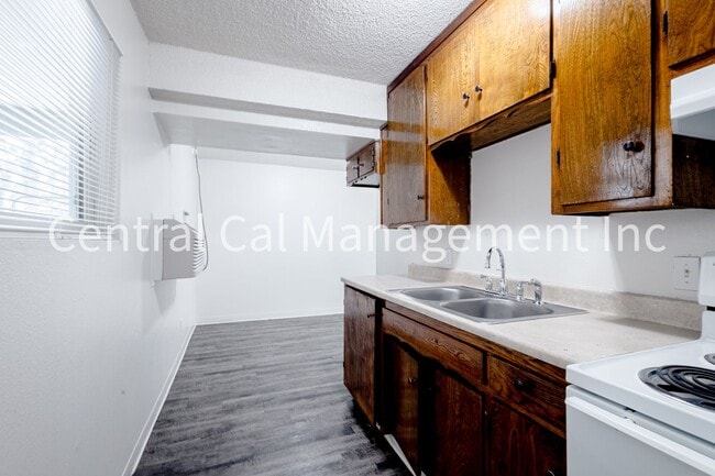 Building Photo - 2334 Dracena St