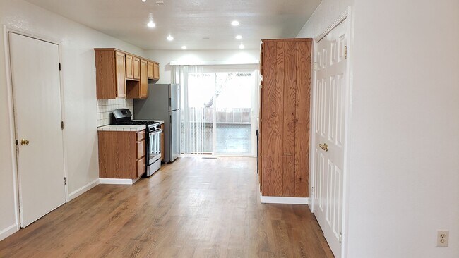 Foto del edificio - 2 bedroom 2 bath with a garage