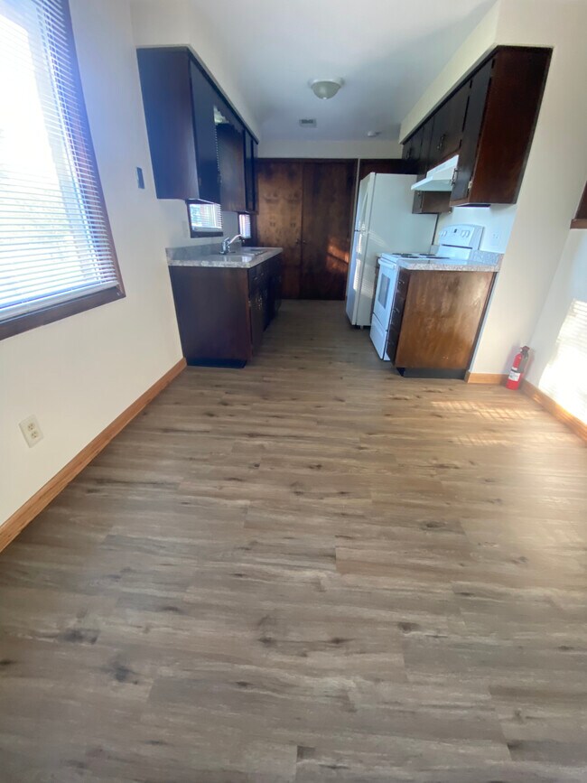 Foto del edificio - 4491-4493 N 200 E