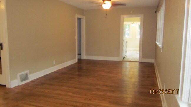 Foto del edificio - 1625 E 13th St