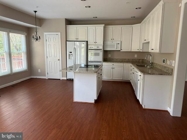 Building Photo - 1811 Fallbrook Ln